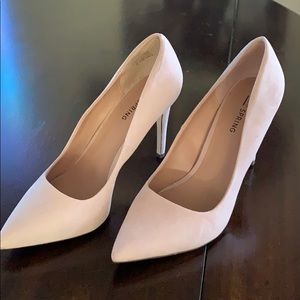 Light taupe, suede-like pumps.